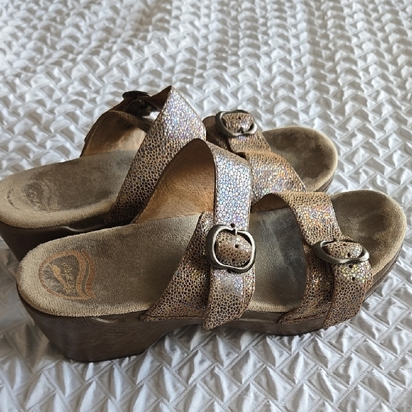 Dansko Sophie Women's Fluorescent Mules Clogs Sandals Summer Shoes - Picture 1 of 8